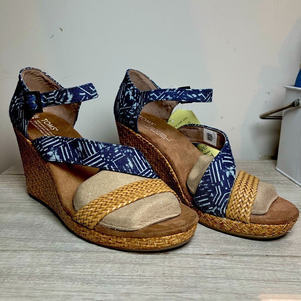 Tom’s platform wedge sandals, blue design with tan, size 8, brand new
